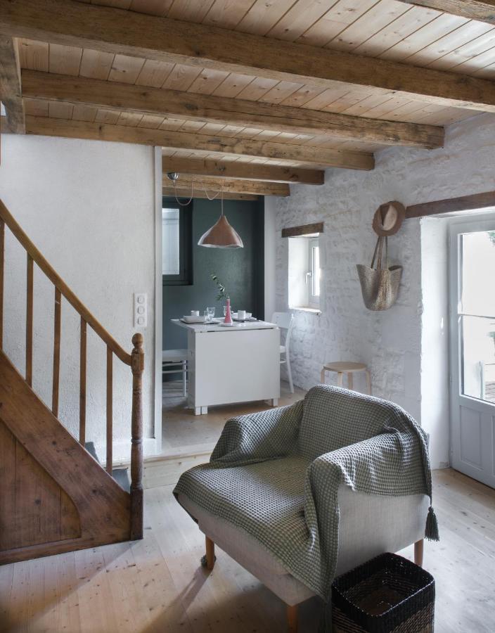 Gite Du Presbytere Port D'Envaux, Ravissante Maison De Charme Екстер'єр фото