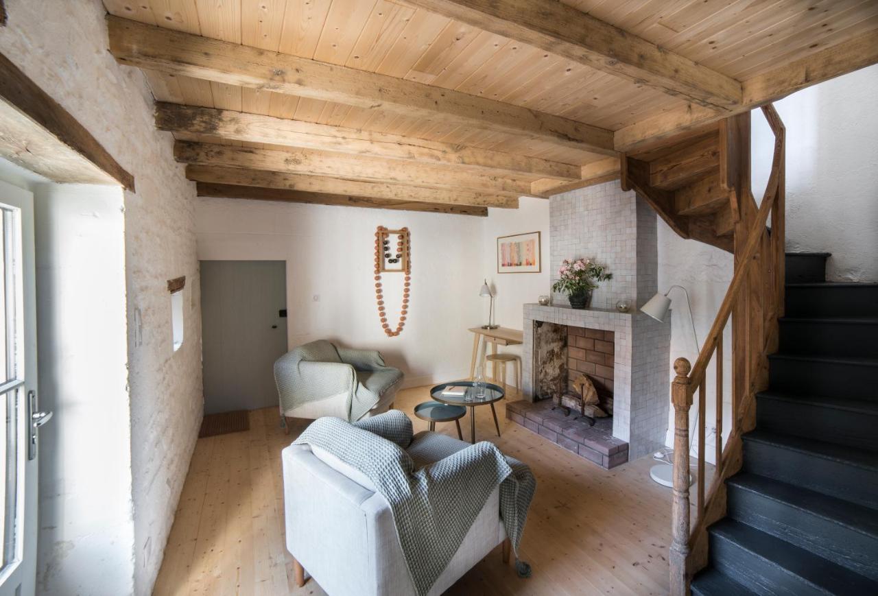 Gite Du Presbytere Port D'Envaux, Ravissante Maison De Charme Екстер'єр фото
