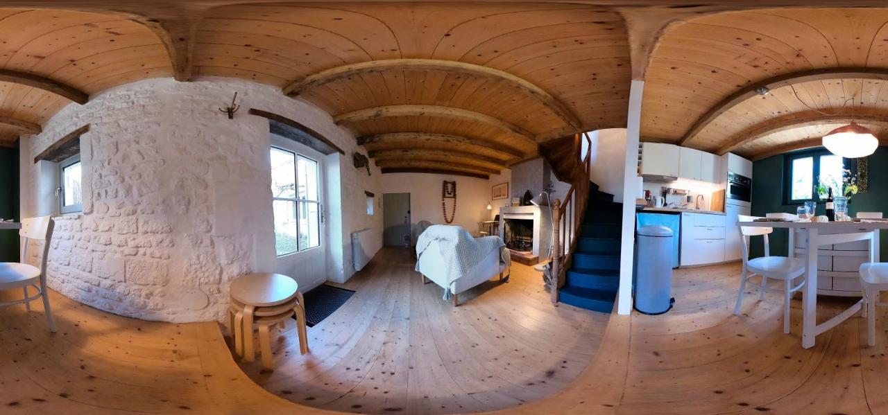 Gite Du Presbytere Port D'Envaux, Ravissante Maison De Charme Екстер'єр фото